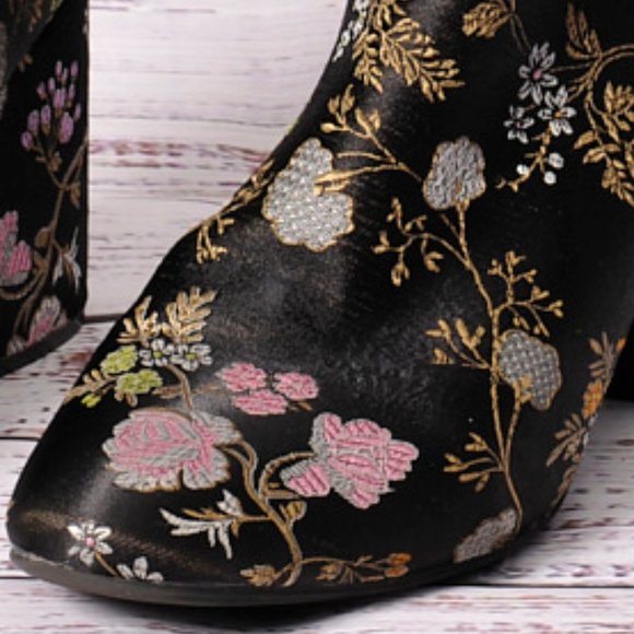 Bar III, Floral Bottie, with 3" heel, Size 11 - Picture 9 of 9